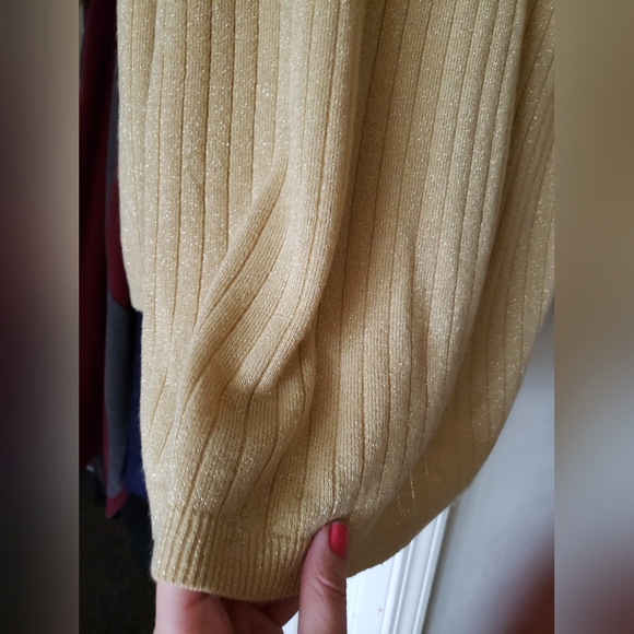 Gold glittered oversized sweater - Picture 10 of 11